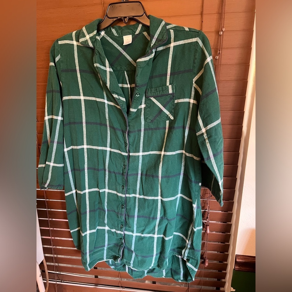 Liz Claiborne Green Plaid Sleepwear Top